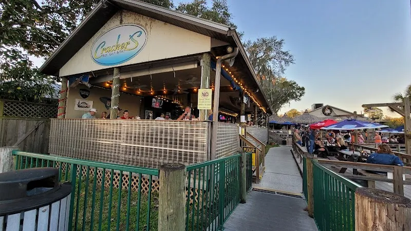 Cracker's Bar, Grill and Tiki