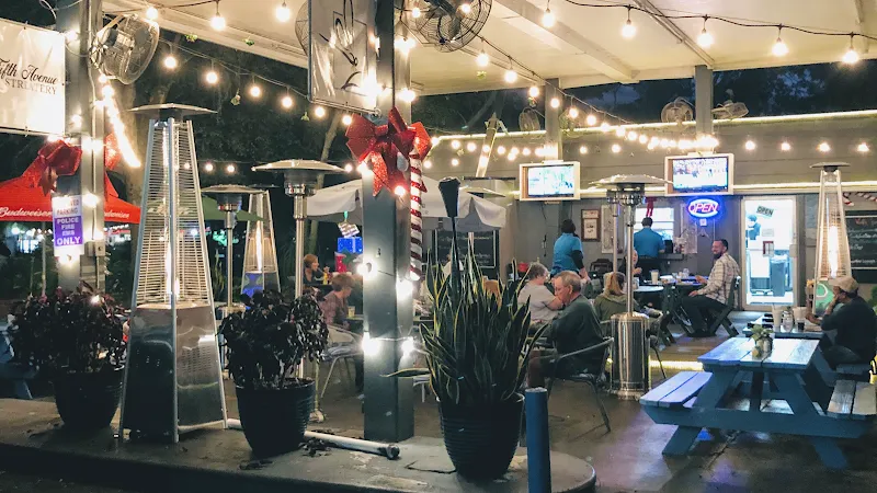 Fifth Avenue Streatery